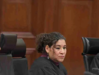 Corte responde a ministra Lenia Batres que por ley no puede inscribirla al ISSSTE ni bajarle el salario