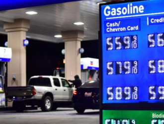 La inflación en EU cae menos de lo esperado y aleja una pronta bajada de tasas de interés