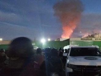 Reclusos se amotinan y causan incendio en penal de La Pila en San Luis Potosí