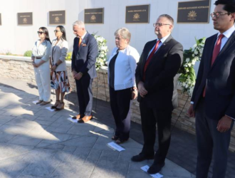 Alicia Bárcena visita Memorial de victimas de la masacre del Walmart de Texas