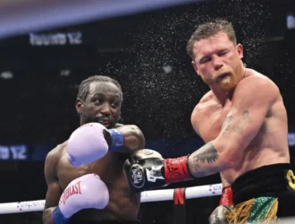 Misteriosos Faltantes en la Ruta al Campeonato: La Omisión de Himnos Ante el Encuentro entre Canelo y Kovalev Desata la Curiosidad