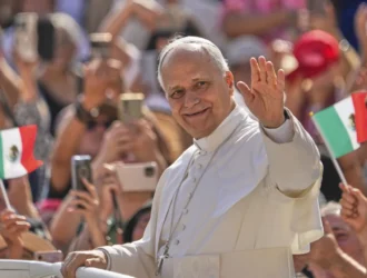 La Iglesia católica rechaza un paso hacia la inclusión y el amor: Papa León XIV descarta posibles cambios para apoyar a las comunidades LGTB+