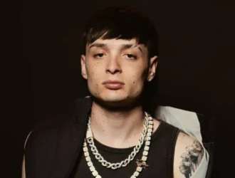 La metamorfosis del peso pluma: cómo la noche neoyorquina revolvió el estilo de lucha de este boxeador prometedor.