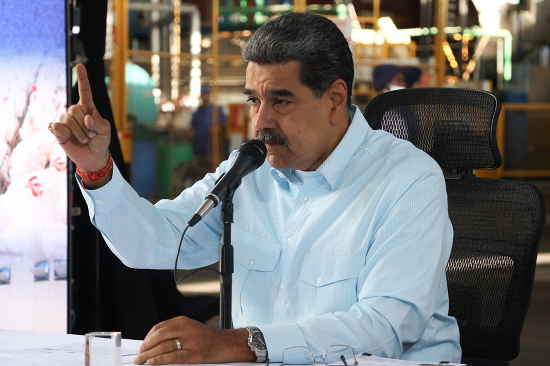 La derrota que provoca un llamado a reflexión: Maduro demanda una reformulación estratégica para Venezuela después de la amarga derrota ante Colombia.