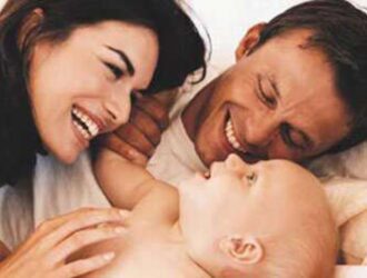 «El Poder del Papel: Renacimiento de la Maternidad y la Paternidad en el Centro de la Sociedad»