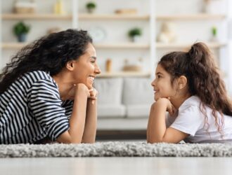 «Desbloquea el poder del amor parental: 5 claves para fortalecer la unión con tus hijos en apenas unos minutos al día»