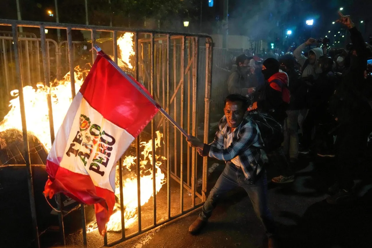 «La trágica verdad detrás del silencio: análisis de la investigación sobre el fallecido manifestante en medio de la crisis política peruana»