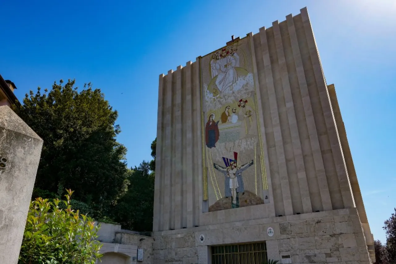 El Santo Oficio designa magistrados para investigar y sancionar los delitos de abuso sexual cometidos por un ex-jesuita, en un caso que compromete la credibilidad de la Iglesia Católica. El Santo Oficio designa magistrados para investigar y sancionar los delitos de abuso sexual cometidos por un ex-jesuita, en un caso que compromete la credibilidad de la Iglesia Católica.