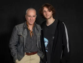 El Retorno de la Leyenda: Daniel Day-Lewis Reanima su Pasión por el Cine tras Unirse a su Hijo en una Nueva Aventura Artística