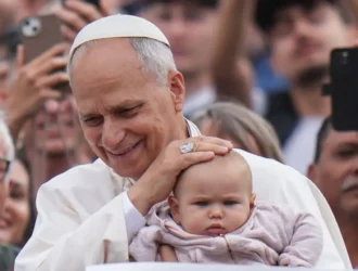 "Vaticano bajo fuego: León XIV revierte medidas financieras polémicas y sus implicaciones en la institución católica"