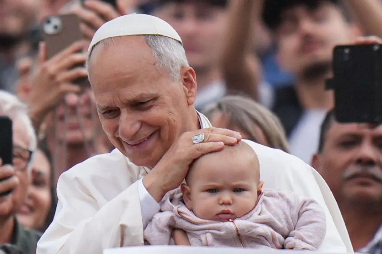 «Vaticano bajo fuego: León XIV revierte medidas financieras polémicas y sus implicaciones en la institución católica»