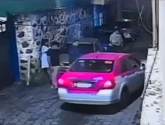 Tragedia en la capital mexicana: Taxista pierde el control y arrolla a dos personas después de una disputa en la vía pública