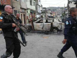 «Ejecutoria brutal en Brasil: operación policial en Río de Janeiro dejaría más de 60 presuntos delincuentes fallecidos»