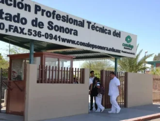 Vigilancia Escolar se Desmorona: Alumnos de un Conalep en la Zona Metropolitana Cometen una Horripintante Agresión Ensayando el Ácido Sulfúrico en Un compañero.