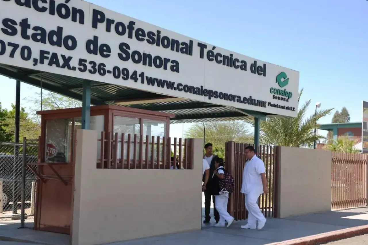 Vigilancia Escolar se Desmorona: Alumnos de un Conalep en la Zona Metropolitana Cometen una Horripintante Agresión Ensayando el Ácido Sulfúrico en Un compañero.