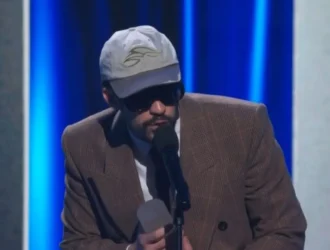 El Rey de la Urbanidad: Bad Bunny recibe reconocimiento especial en los galardonados Premios Billboard 2025