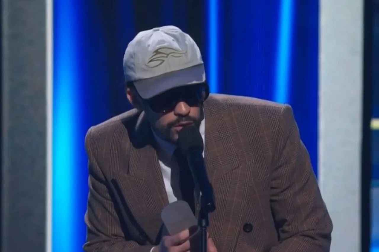 El Rey de la Urbanidad: Bad Bunny recibe reconocimiento especial en los galardonados Premios Billboard 2025