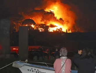 Tragedia en Japón: Fuego devastador deja sin hogar a centenares y genera una emergencia en la que miles deben evacuar