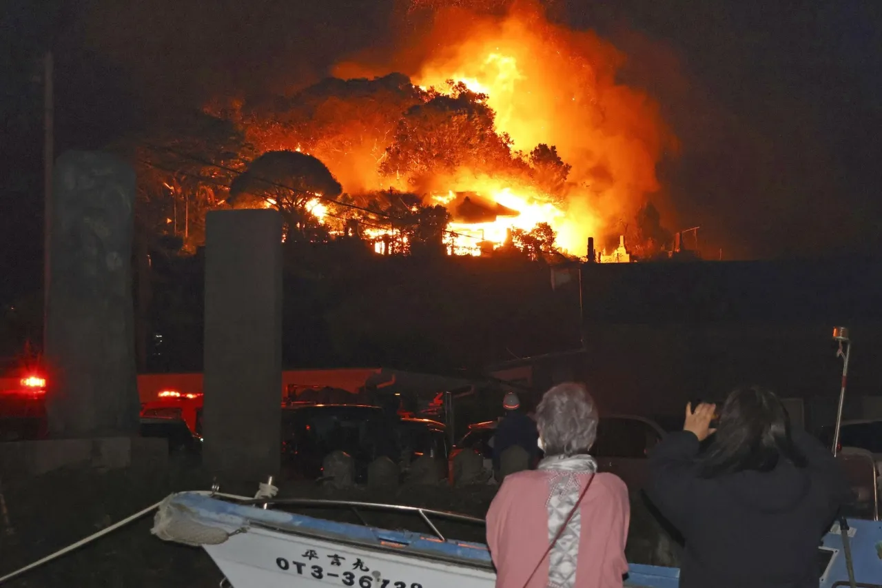 Tragedia en Japón: Fuego devastador deja sin hogar a centenares y genera una emergencia en la que miles deben evacuar