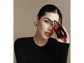 El Olé de la Moda: Kenia Os Estrena Perfume de Lujo Con Su Firma Personal, «K OS Muse», Un Regalo Para Los Sentidos