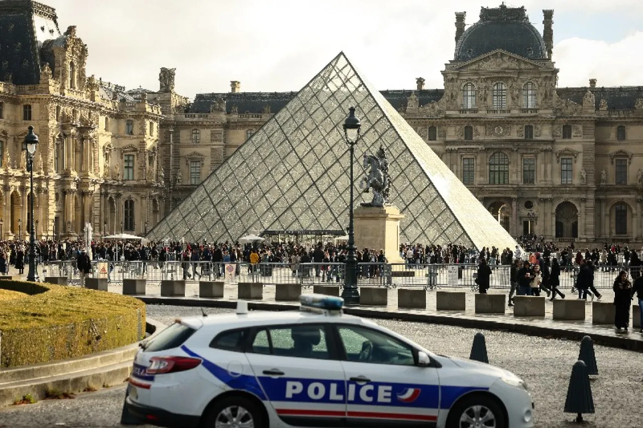 «La justicia se apodera del París cultural: cuatro nuevos detenidos en la investigación sobre el audaz robo al corazón del Louvre» «La justicia se apodera del París cultural: cuatro nuevos detenidos en la investigación sobre el audaz robo al corazón del Louvre»