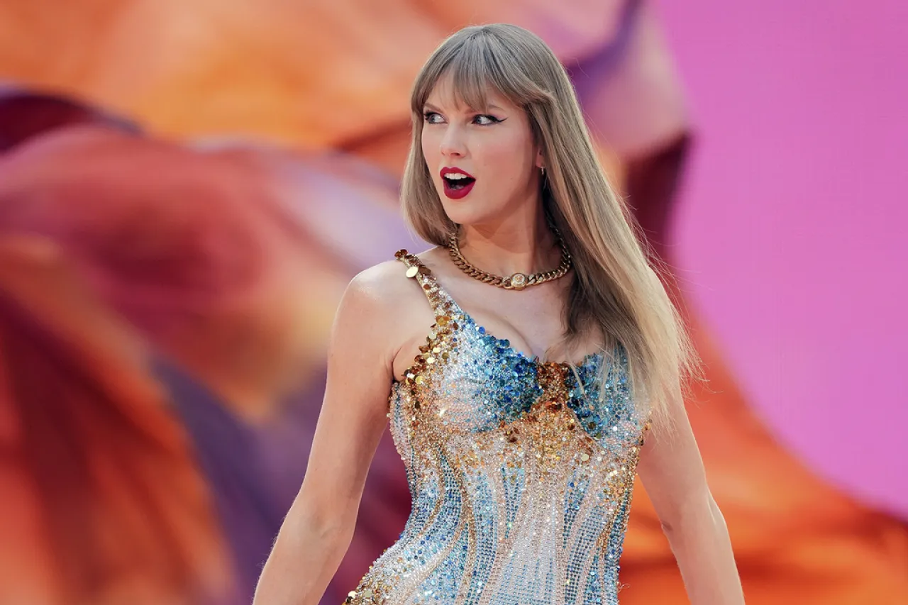 «El secreto detrás del éxito de Taylor Swift: Análisis exhaustivo de sus primeras dos semanas como productora y estrella»