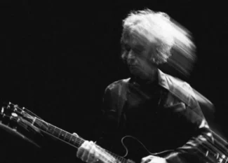 La eterna melodía se apaga: el legendario Perry Bamonte, alma musical de The Cure, abandona este mundo a la edad de 65 años.