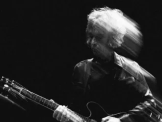 La eterna melodía se apaga: el legendario Perry Bamonte, alma musical de The Cure, abandona este mundo a la edad de 65 años.