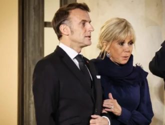 «La controvertida reacción de la primera dama francesa: ¿un desaire hacia las feministas o un gesto inocente?»