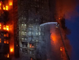 Estrellas del K-Pop lanzan un llamado a la solidaridad internacional después de que el fuego azota a Hong Kong