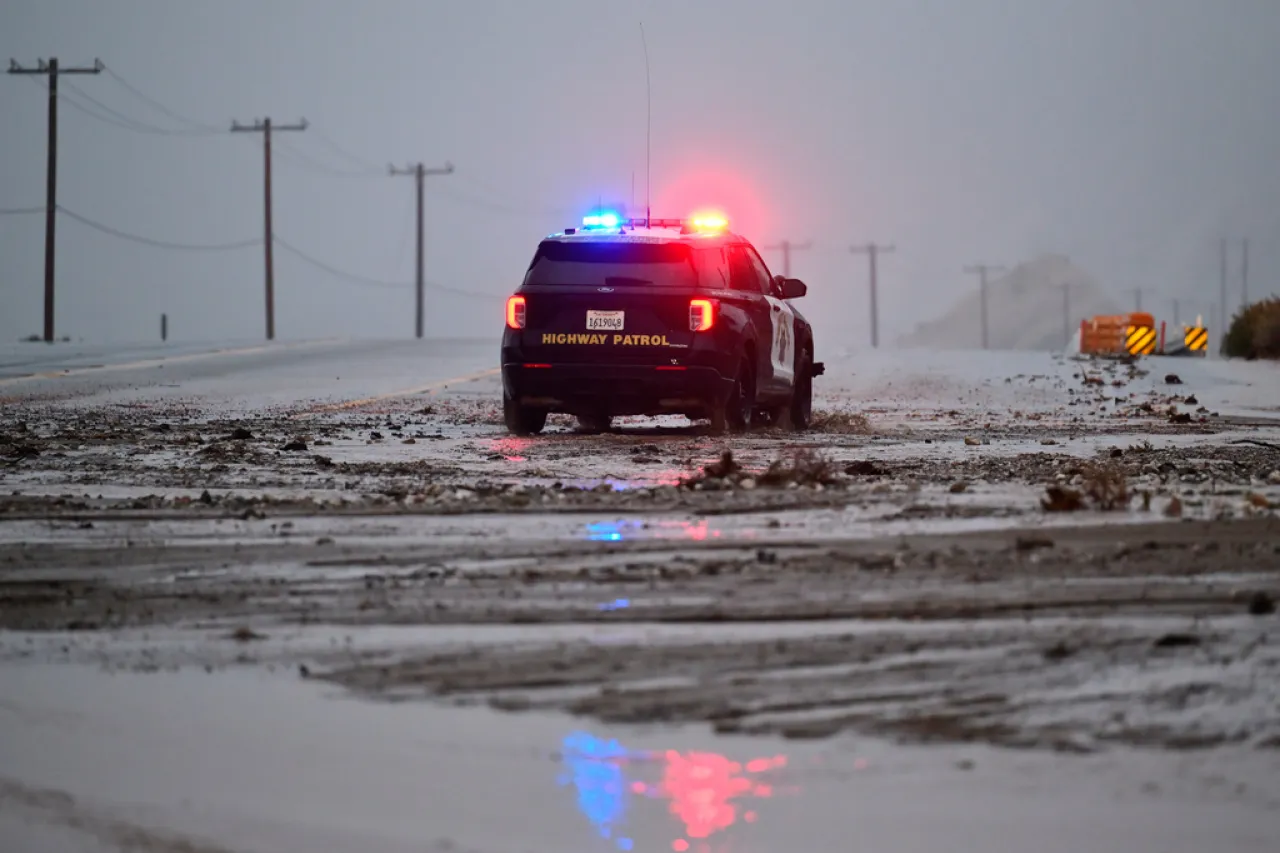 «Tempestad Invernal Paraliza las Rutas de Navidad en la Costa Este de EE. UU.: Viajeros Afrontan Dificultades y Retrasos»