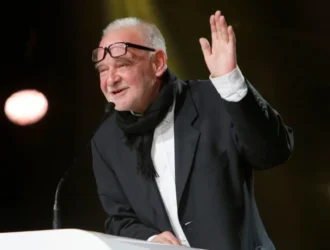 El cineasta visionario Béla Tarr dejan su huella en la cinematografía mundial con su partida a los 70 años.