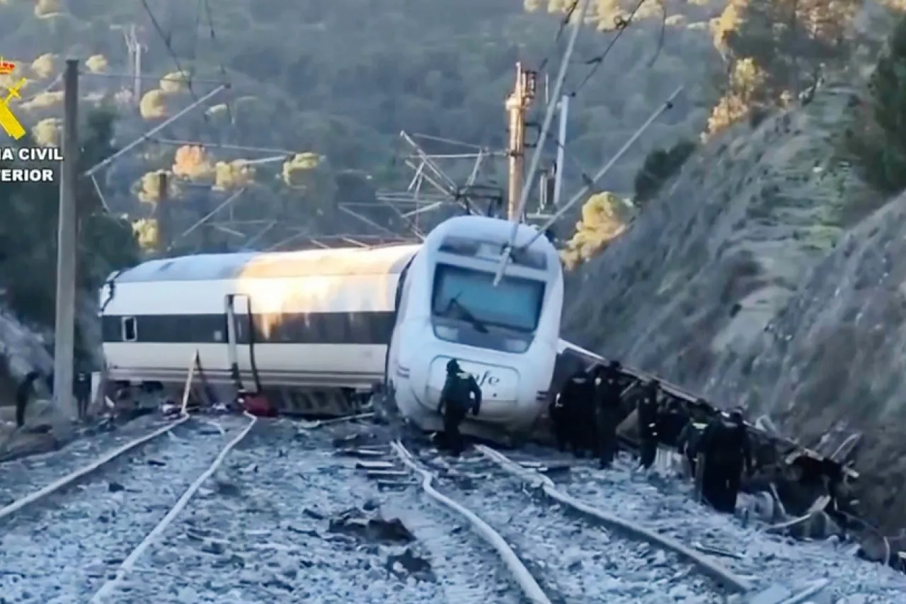 Tragedia en Vía Estrecha: 39 Víctimas Fatales en Desastroso Choque de Trenes en Territorio Español
