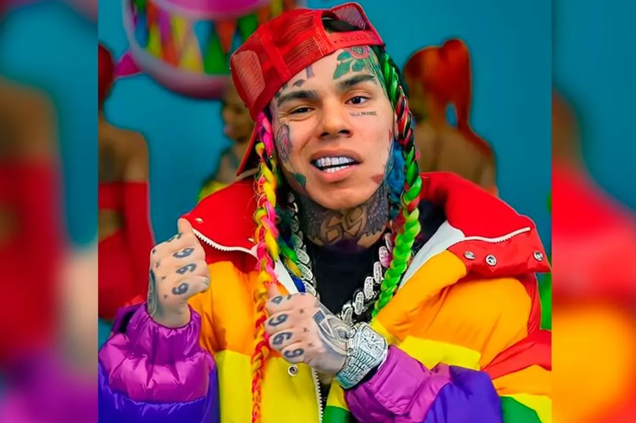 El Regreso del Controverso: Tekashi 6ix9ine Vuelve a Rodear de Alambres la Justicia