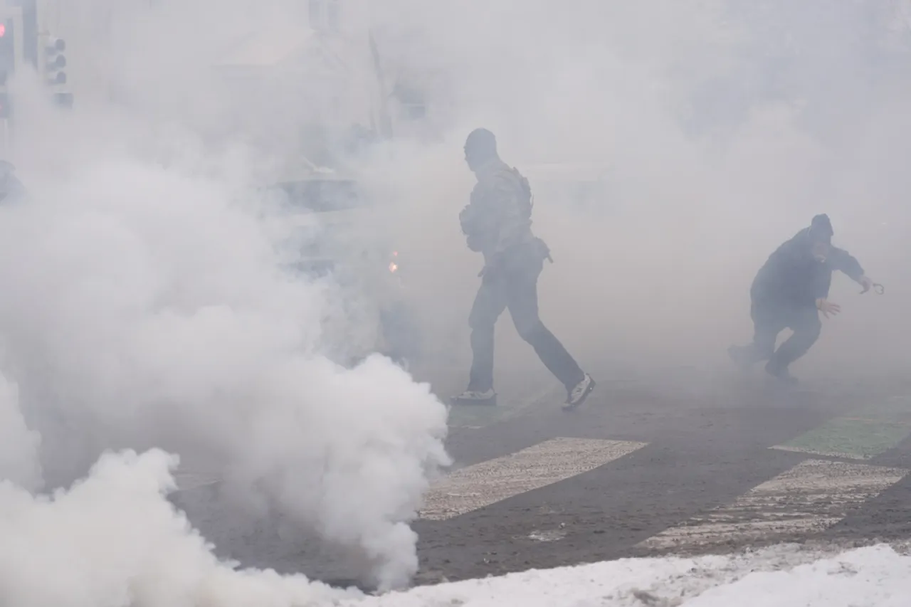 "Sin autorización judicial, agentes migratorios de EE.UU. ejecutan operaciones de registro en territorio nacional"