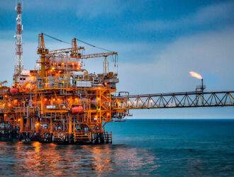 Autoriza EU que petrolera francesa pueda operar en Venezuela