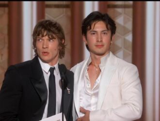 Connor Storrie y Hudson Williams se roban el momento en los Globos de Oro