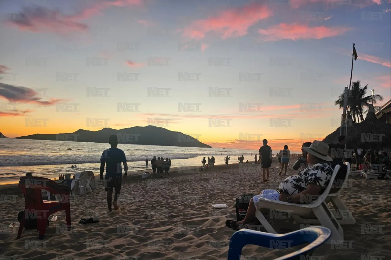 Pese a malas reseñas, llegan turistas a Mazatlán para disfrutar del Carnaval