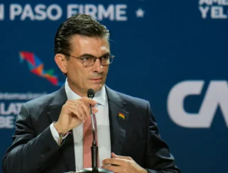 "La educación al alcance de todos: Bolivia apuesta por una enseñanza más interactiva y sin distracciones"