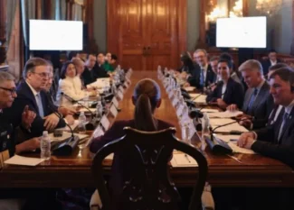 Recibe Sheinbaum a delegación canadiense en Palacio Nacional