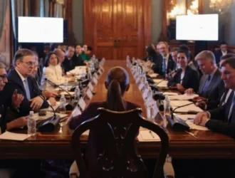 Recibe Sheinbaum a delegación canadiense en Palacio Nacional